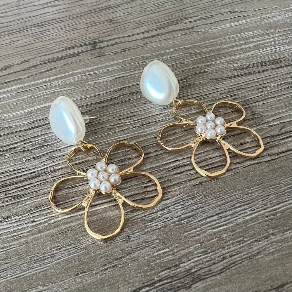 NEW | faux pearl flower dangle earrings